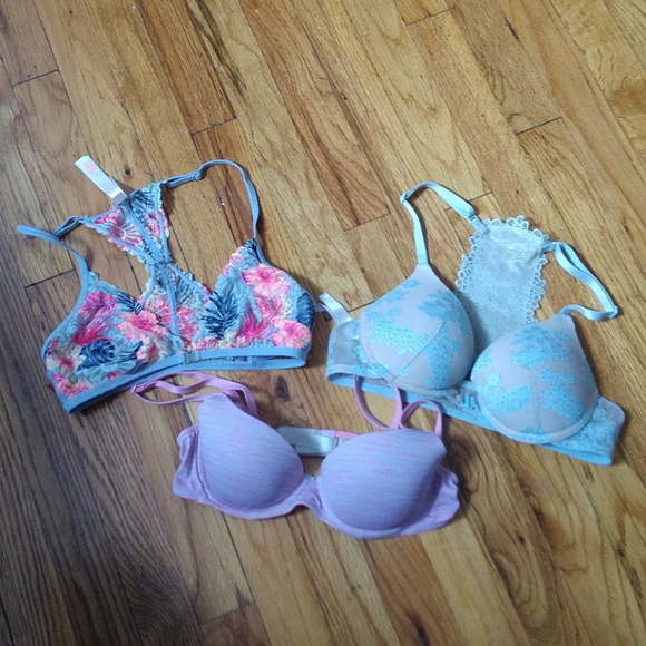 Victoria Secret bras - Picture 3 of 6